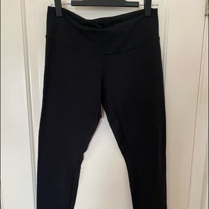 Lululemon Black Wunder Under in a size 10.